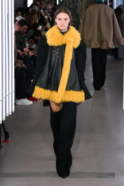 Look 32